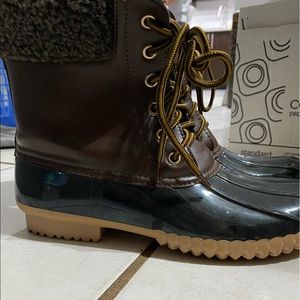 Duck boots